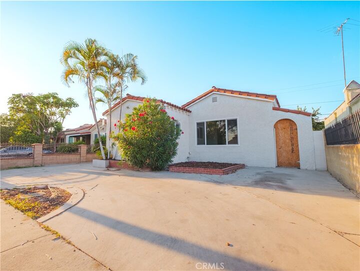 Property Photo:  