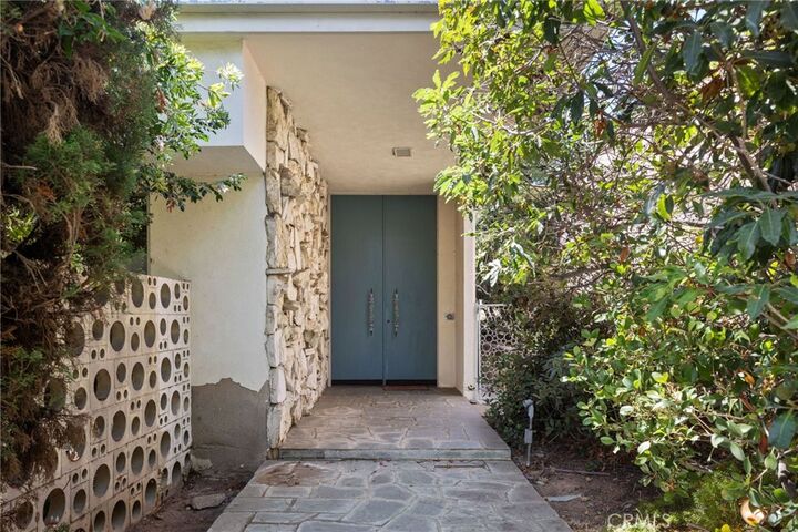 Property Photo: 5611 Bedford Avenue CA 90056