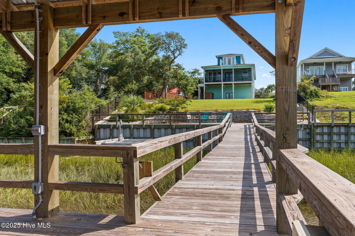 Property Photo:  604 E Yacht Drive  NC 28465 