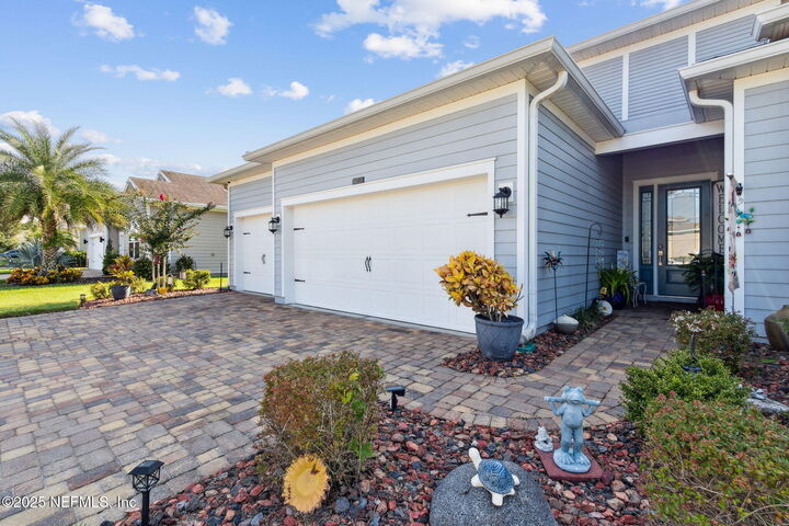 Property Photo: 10732 John Randolph Drive FL 32257
