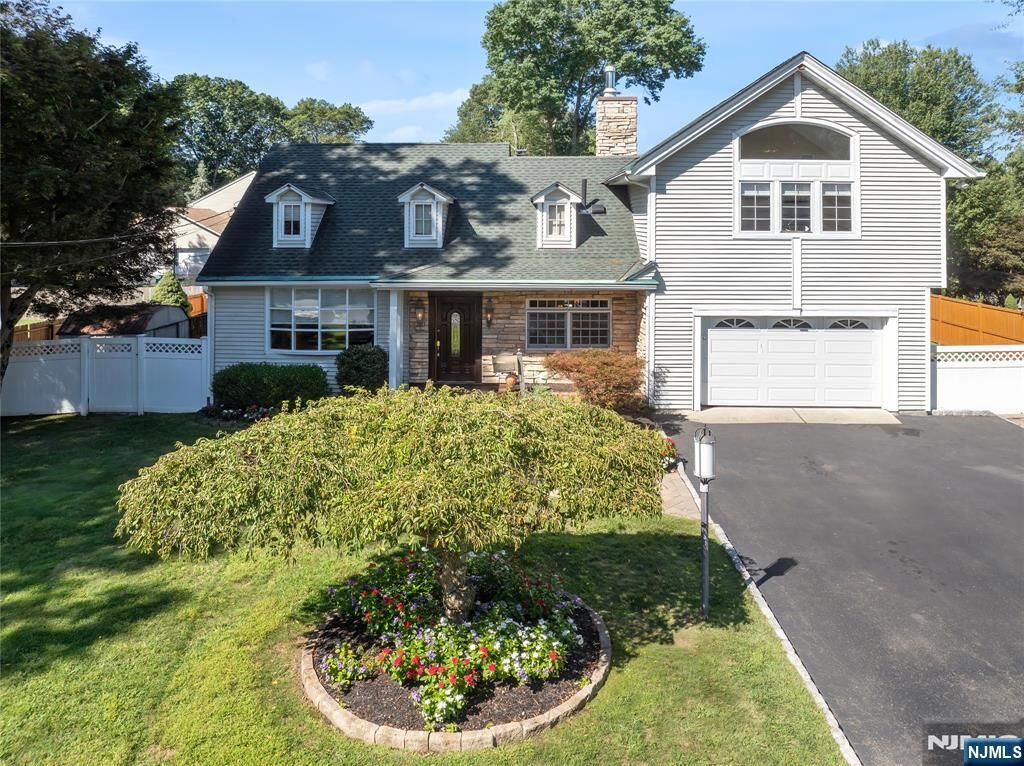 Property Photo: 195 Everdell Avenue NJ 07642