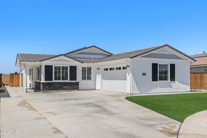 Property Photo: 5807 Foxglove Court CA 93455