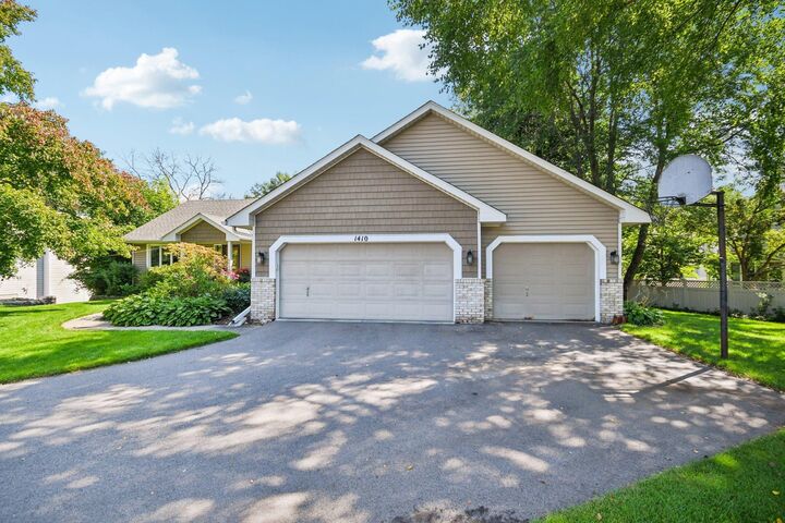 Property Photo: 1410 Appaloosa Trail MN 55122