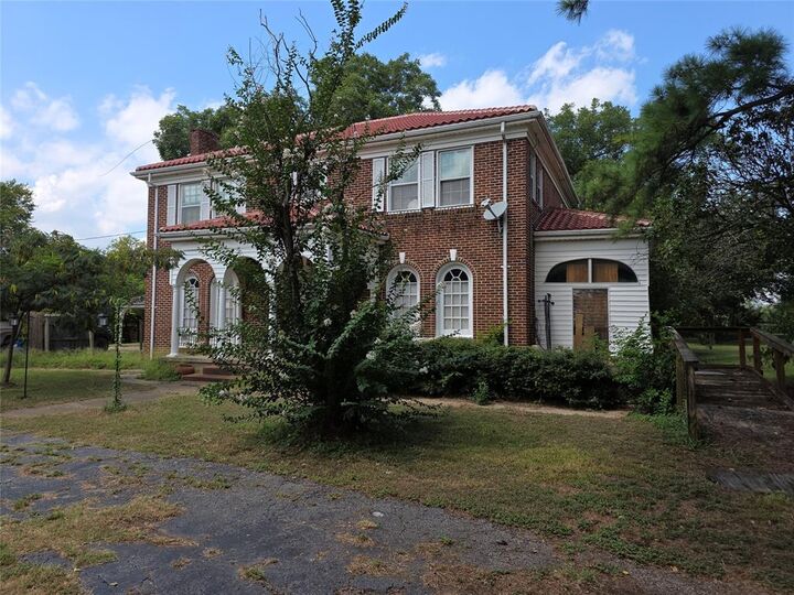 Property Photo: 408 E San Saba Street TX 76693