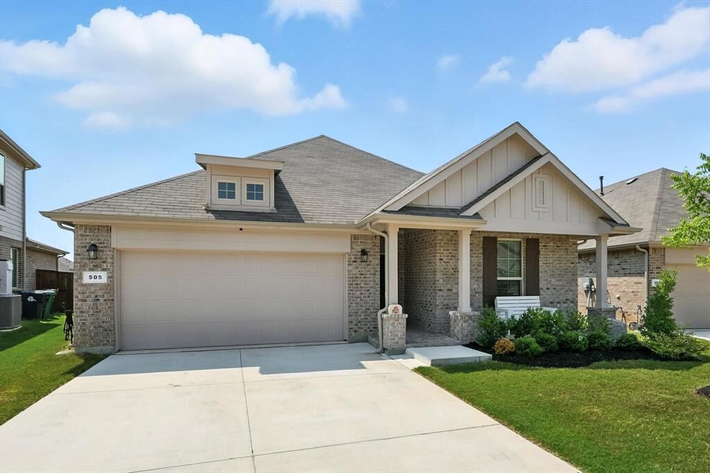 Property Photo: 505 Big Horn Pass TX 76210