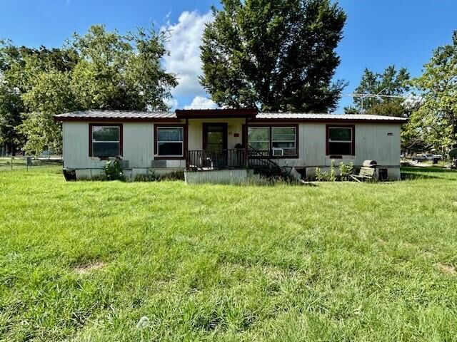 Property Photo:  600 China Street  TX 75860 
