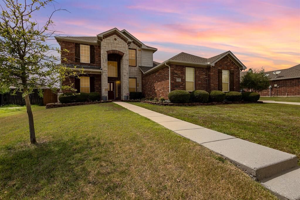 Property Photo: 703 Decatur Way TX 75098