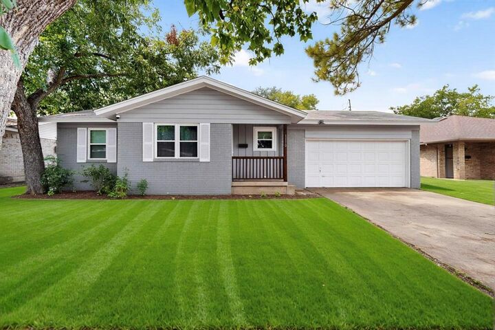 Property Photo:  1110 Hollis Street  TX 76013 