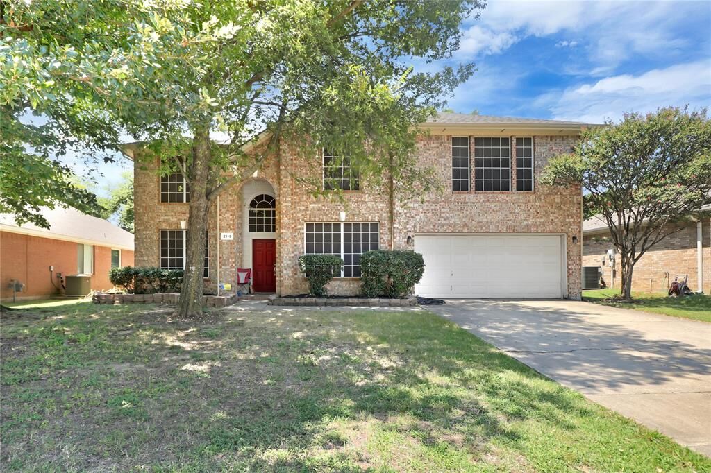 Property Photo: 2115 Crestwood Trail TX 76063