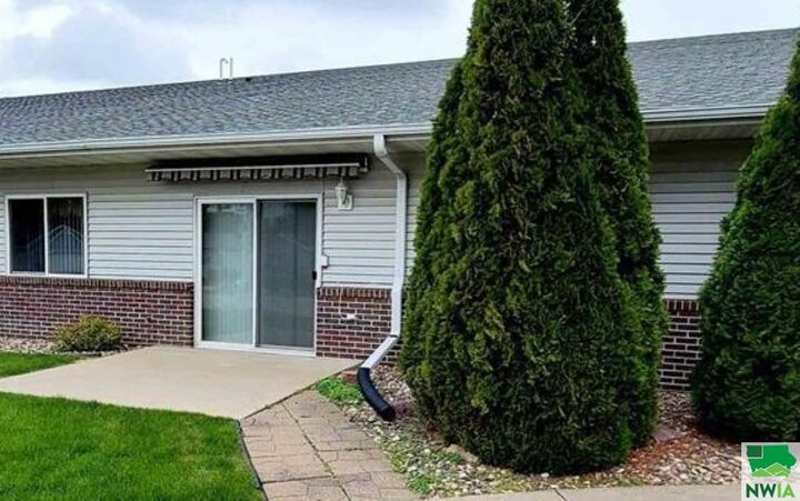 Property Photo: 1711 E 3rd St #3 IA 51239