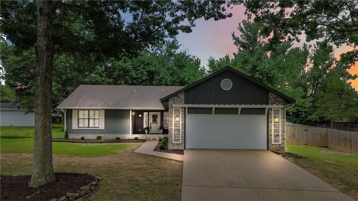 11 28th Circle  Fayetteville AR 72701 photo