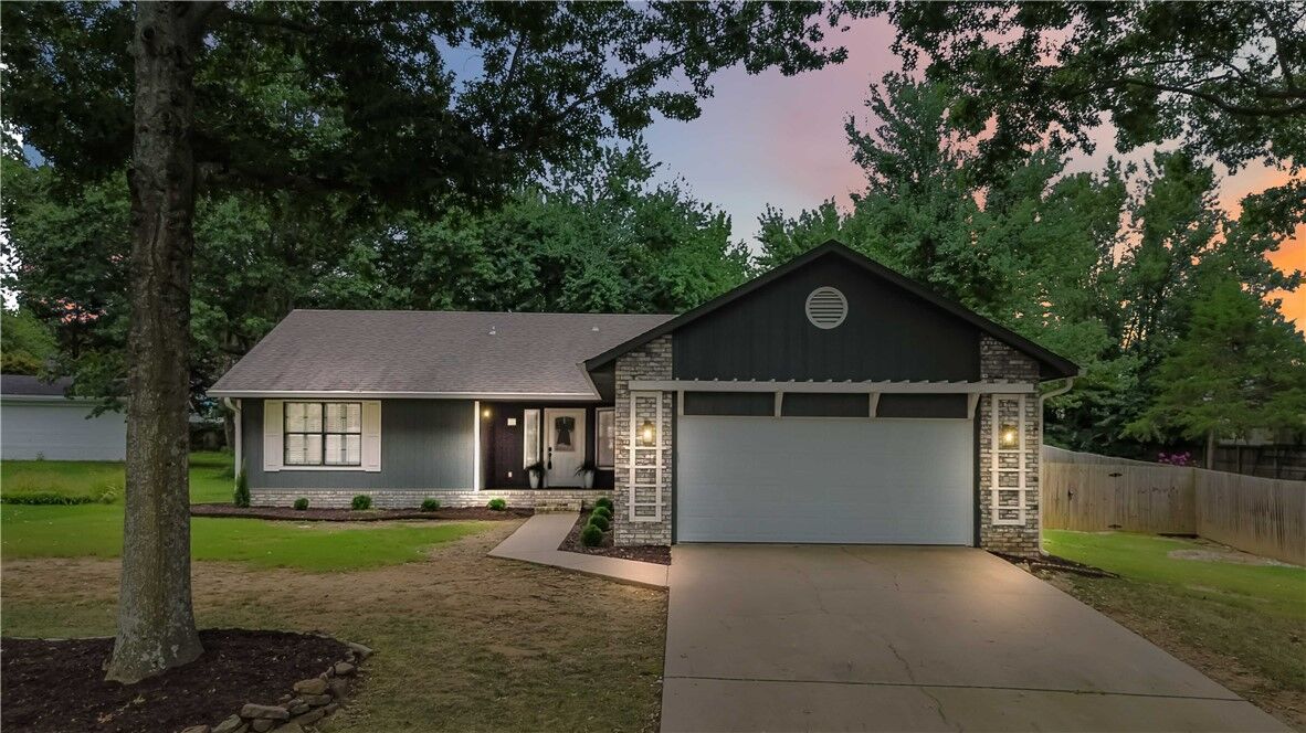 Property Photo:  11 28th Circle  AR 72701 