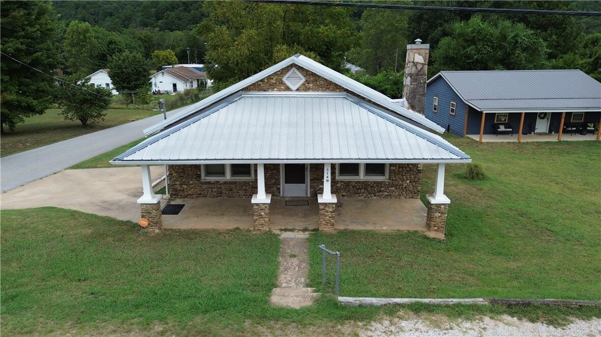 Property Photo: 514 W Clark AR 72641