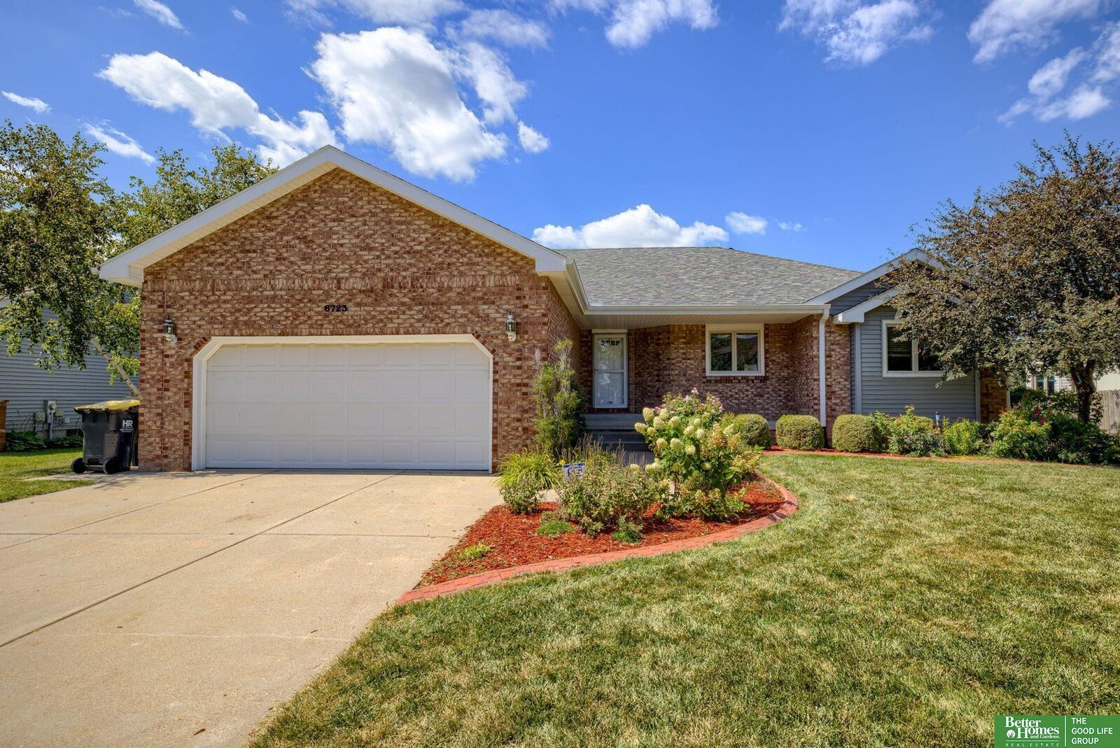 Property Photo: 6723 S 41st Street NE 68516
