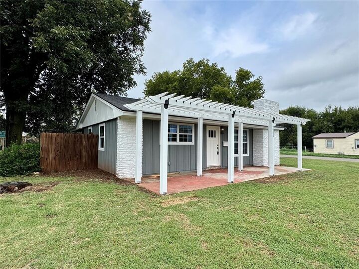 Property Photo: 2002 S 20th Street OK 73018