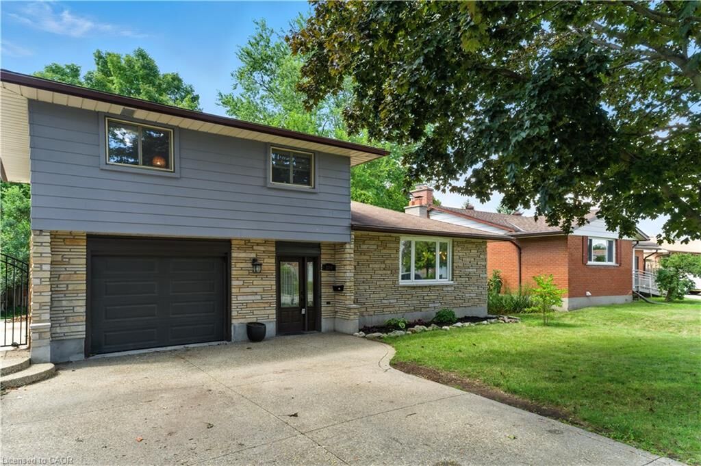 Property Photo:  124 Southwood Drive  ON N1S 3S2 