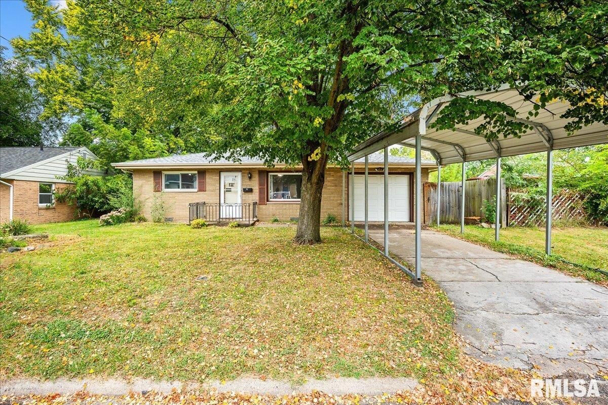 Property Photo: 1805 Center Street IL 61554