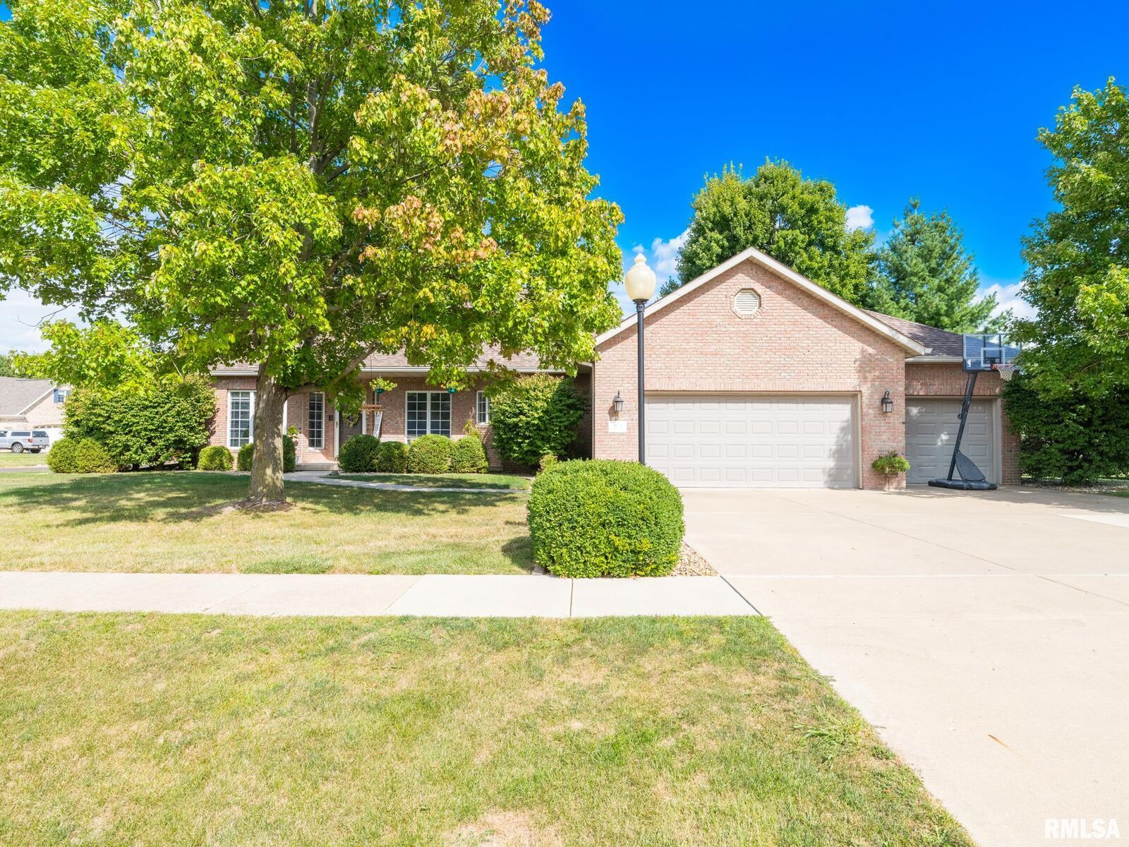 Property Photo:  216 Dogwood Lane  IL 61554 
