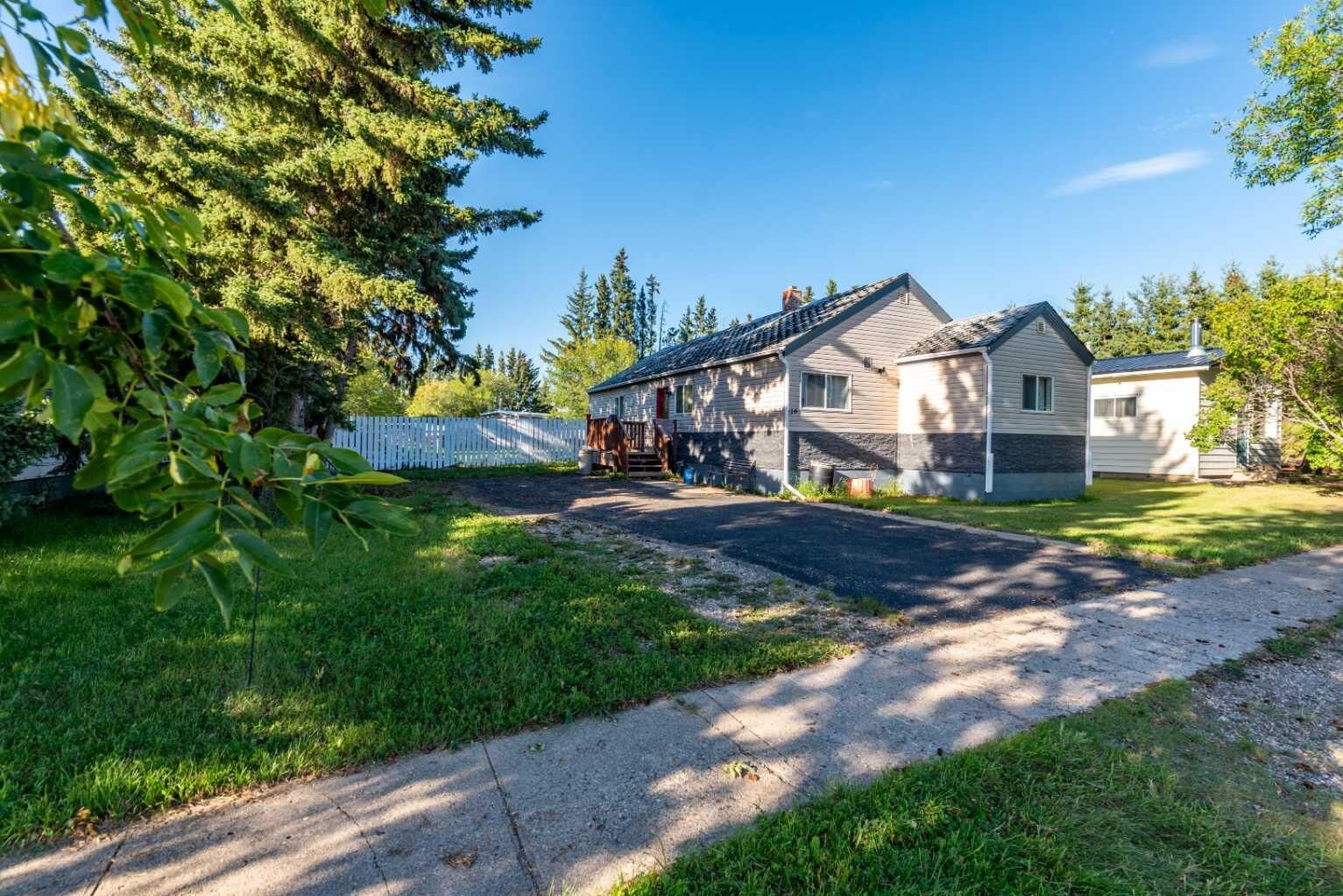 Property Photo: 116 1 Avenue W SK S0M 1P0