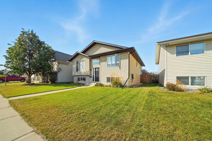 Property Photo: 46 Kirkland Close AB T4P 4A3