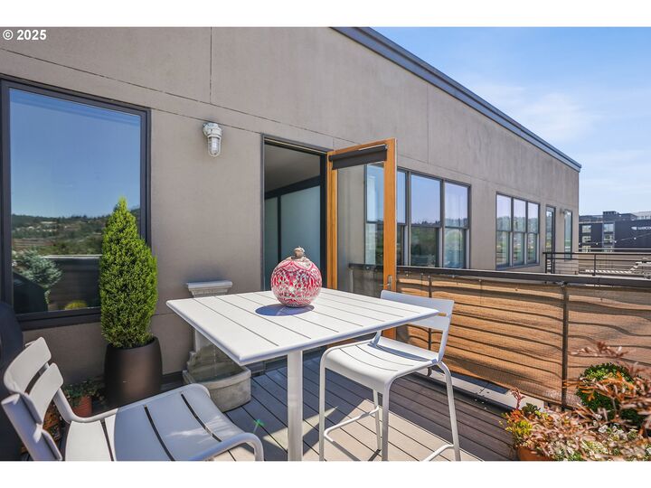 Property Photo:  1420 NW Lovejoy St 714  OR 97209 