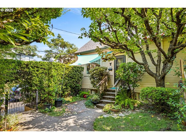 Property Photo:  1518 SE Main St  OR 97214 