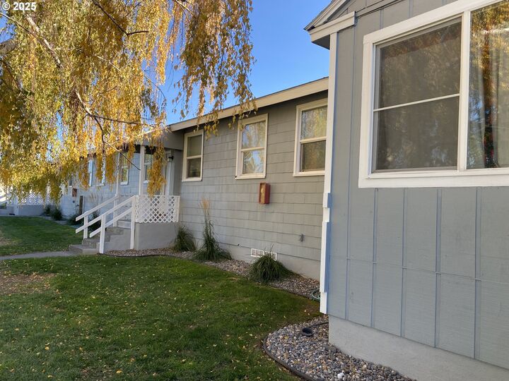 Property Photo: 204 SE 12th St WA 99324