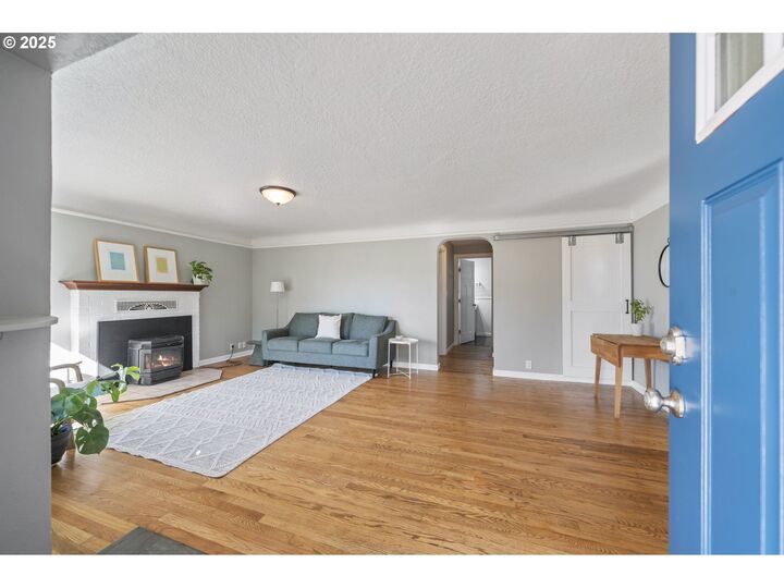 Property Photo: 417 Buckner Ln OR 97045