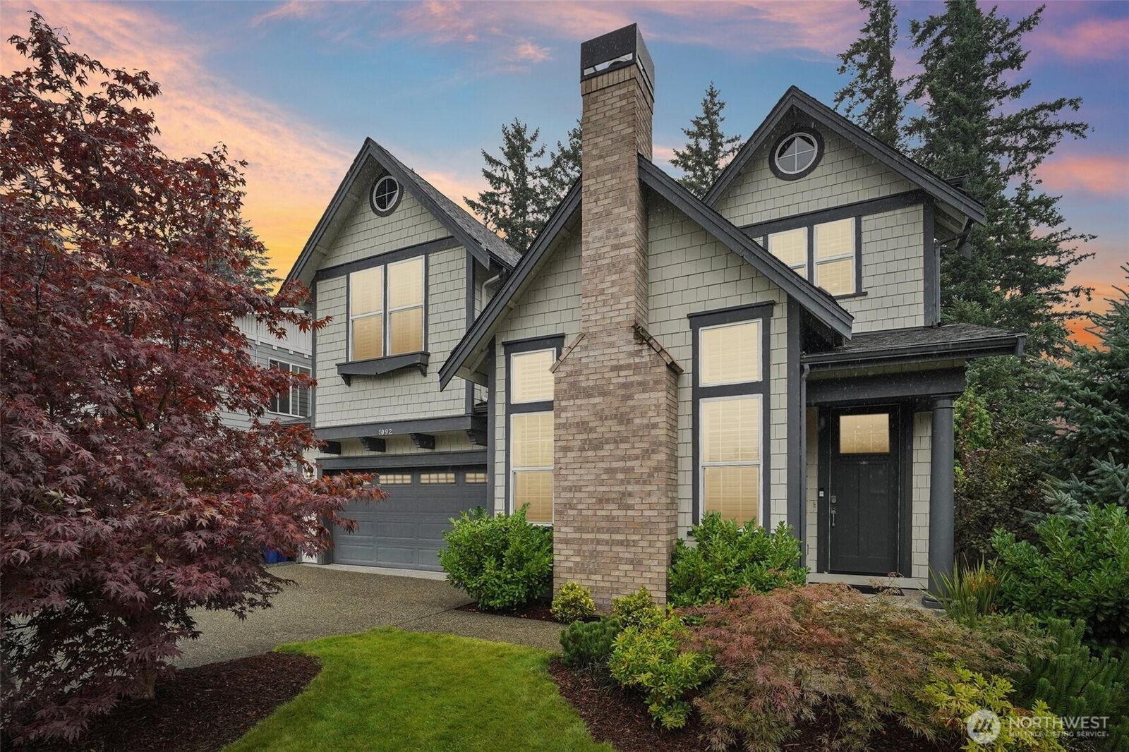 Property Photo: 1092 SE 13th Place WA 98045