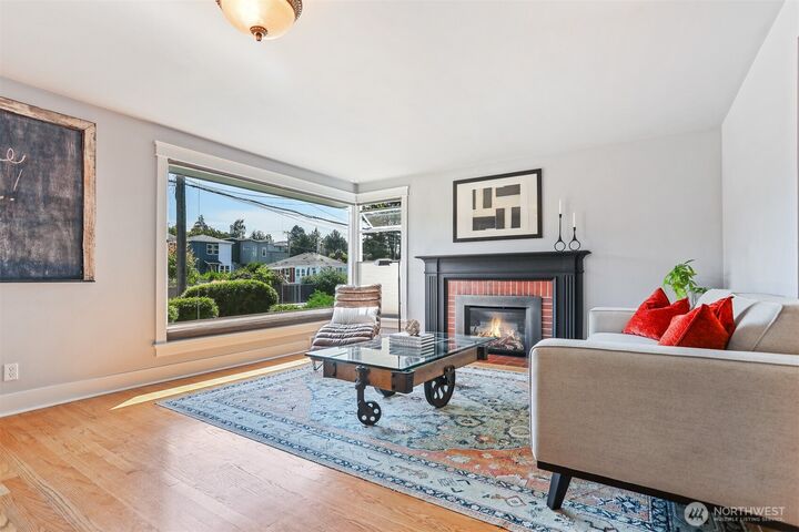Property Photo: 2617 32nd Avenue W WA 98199