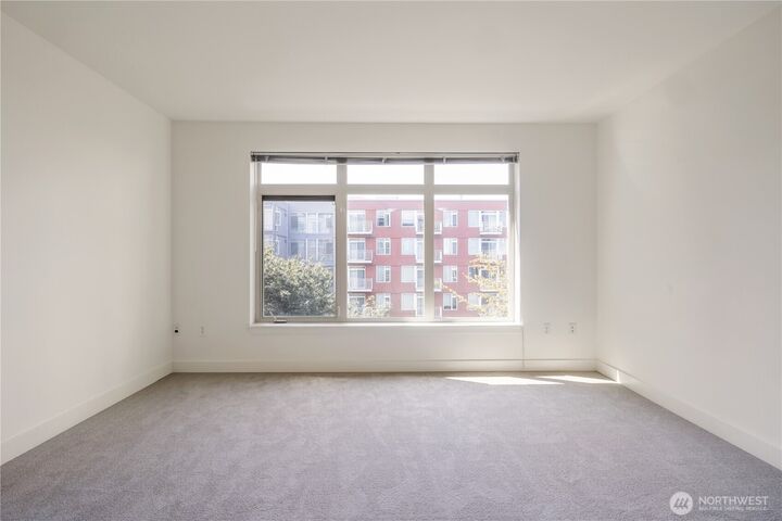 Property Photo: 1610 Belmont Ave 407 WA 98122