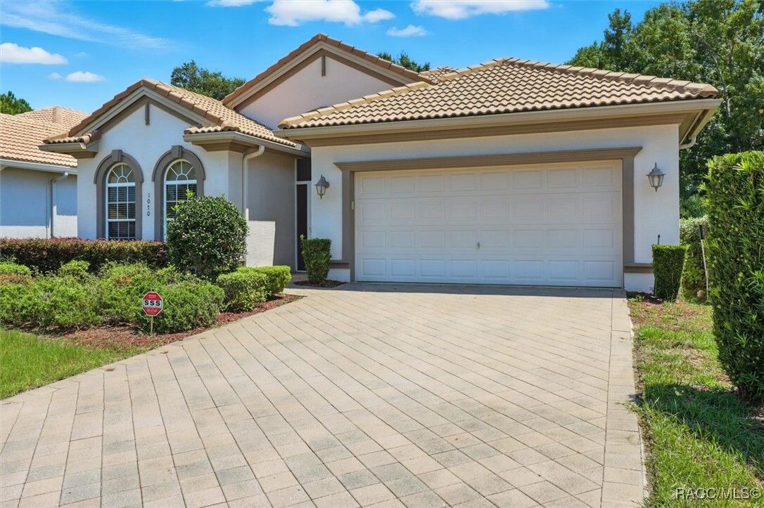 Property Photo: 1070 W Skyview Crossing Drive FL 34442