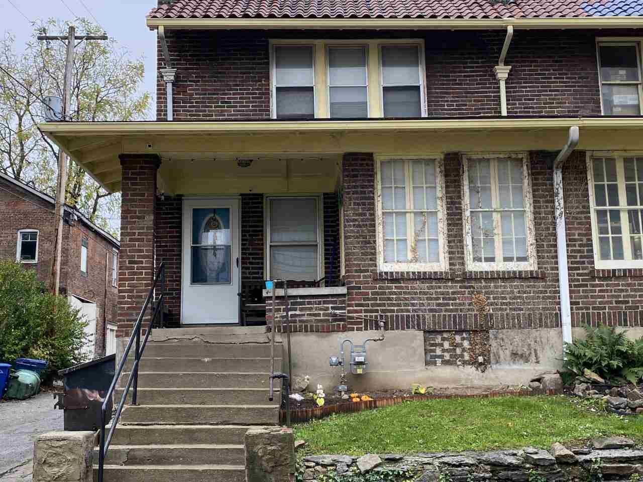 Property Photo:  1 Howard Place  IN 47374 