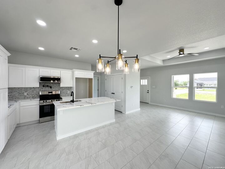Property Photo: 150 Ranchero Way TX 78059