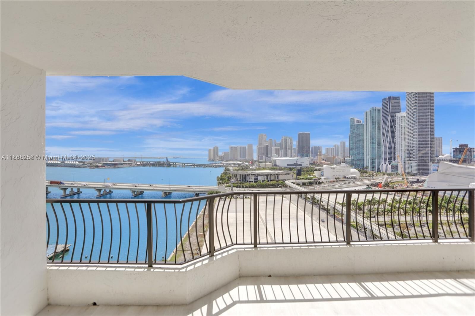 Property Photo: 555 NE 15th St 20I FL 33132