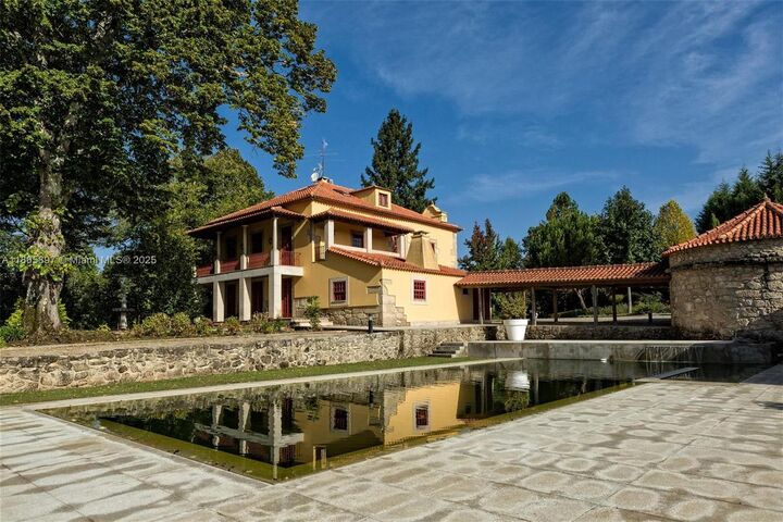 32 Quinta Da Insua   FL  photo