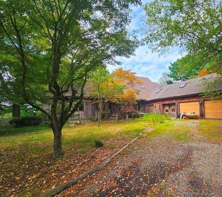 138 Merrimac Drive  Trumbull CT 06611 photo
