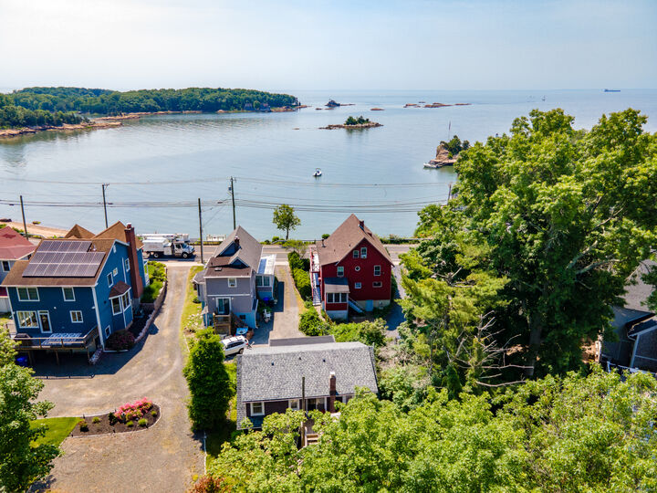 Property Photo:  198 Shore Drive 2  CT 06405 