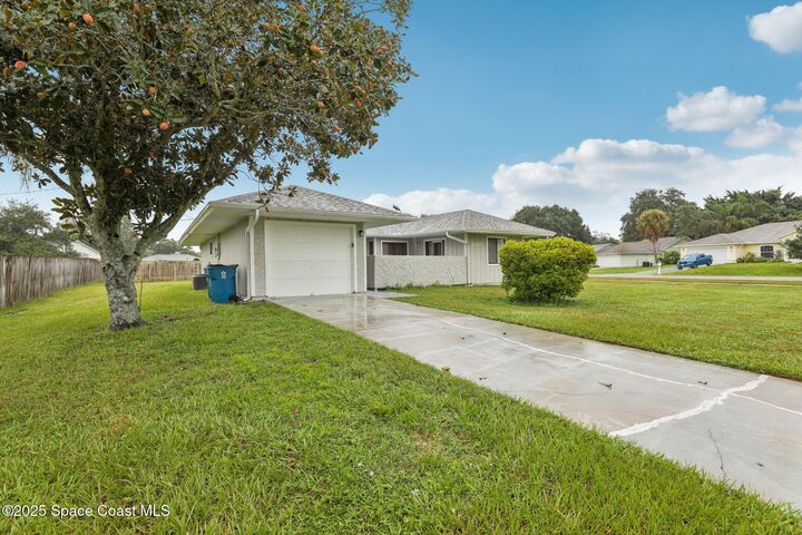 Property Photo:  2197 Paoli Drive NE  FL 32907 