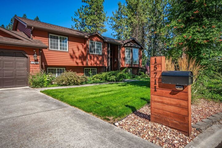 Property Photo:  15711 N Unicorn Ct  WA 99021-9391 