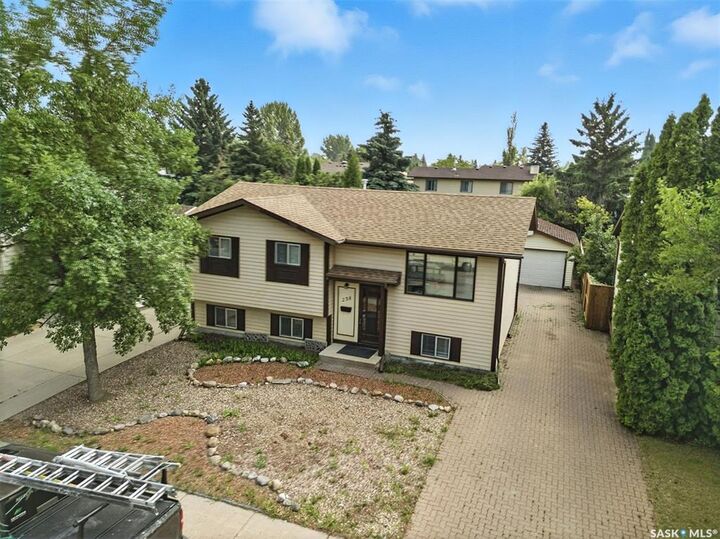 Property Photo: 238 Stillwater Drive SK S7J 4K3
