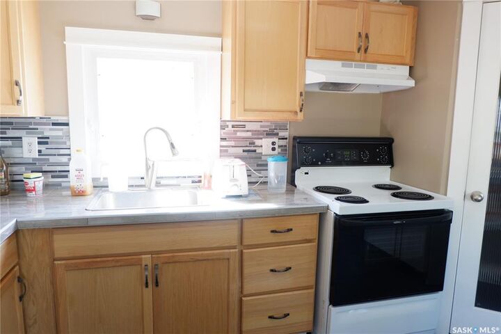 Property Photo:  123 3rd Street W  SK S0H 2K0 