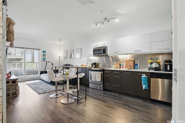 Property Photo: 404 C Avenue S 221 SK S7M 5M9