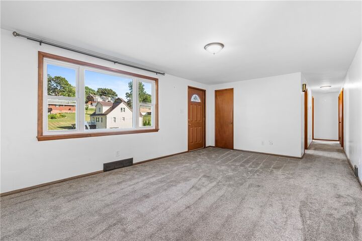 Property Photo: 1721 Donnan Ave PA 15301