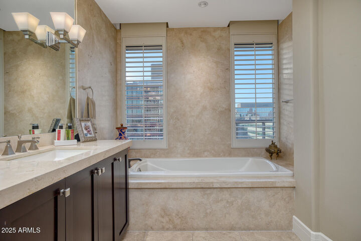 Property Photo:  2402 E Esplanade Lane 1101  AZ 85016 