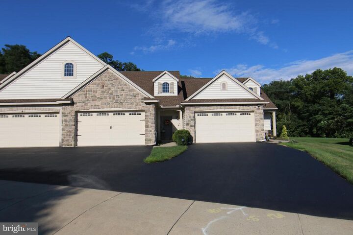 Property Photo: 7 Pfautz Circle PA 17022