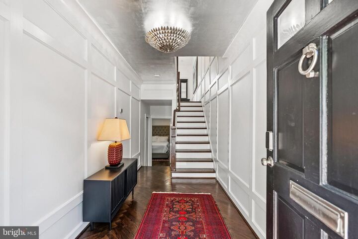 Property Photo: 422 N Union Street VA 22314