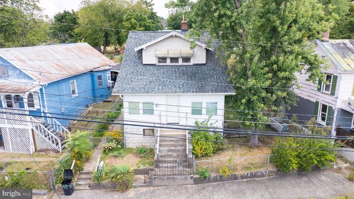 Property Photo: 477 E Burke Street WV 25404