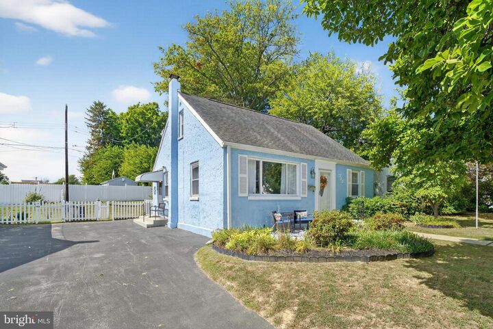 Property Photo: 712 Pearl Avenue PA 19070