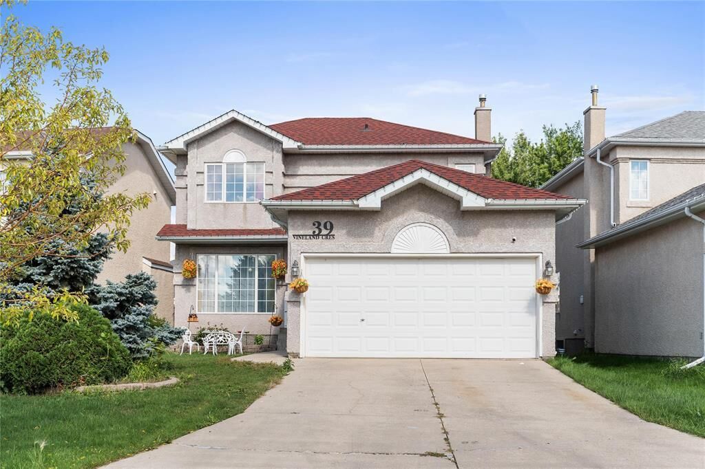 Property Photo: 39 Vineland Crescent MB R3Y 1T4